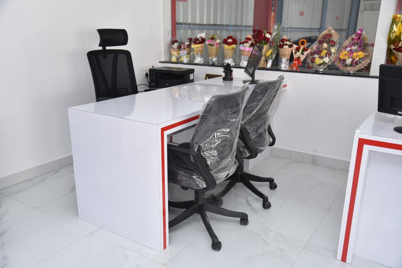 Service Advisor's Desk